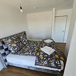 Apartament Stilvolle Neubauwohnung Mit Balkon&wlan