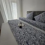 Stilvolle Neubauwohnung Mit Balkon&wlan