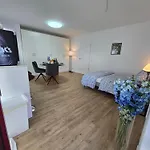 Stilvolle Neubauwohnung Mit Balkon&wlan Hanower