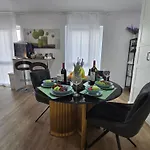 Stilvolle Neubauwohnung Mit Balkon&wlan Apartament