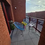 Apartament Stilvolle Neubauwohnung Mit Balkon&wlan