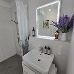 Stilvolle Neubauwohnung Mit Balkon&wlan *