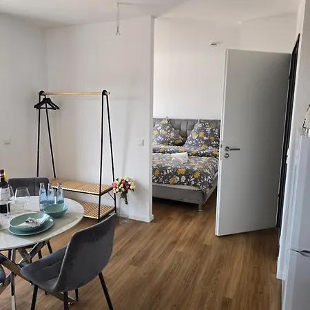Stilvolle Neubauwohnung Mit Balkon&wlan 아파트 *