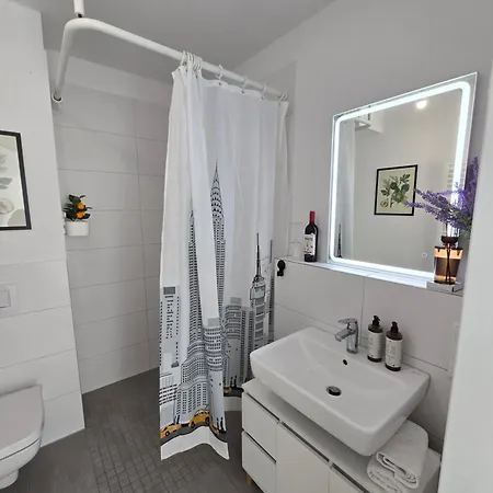 Stilvolle Neubauwohnung Mit Balkon&wlan Διαμέρισμα