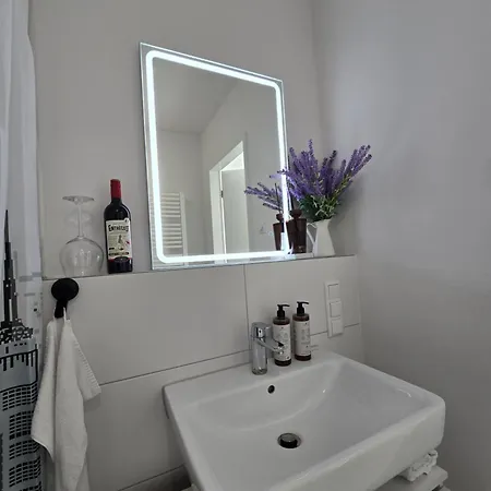 Stilvolle Neubauwohnung Mit Balkon&wlan