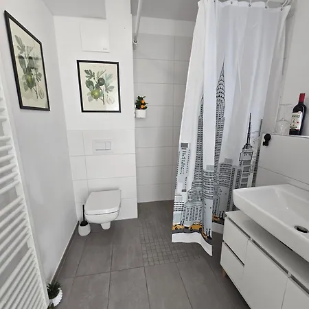 Stilvolle Neubauwohnung Mit Balkon&wlan Διαμέρισμα *