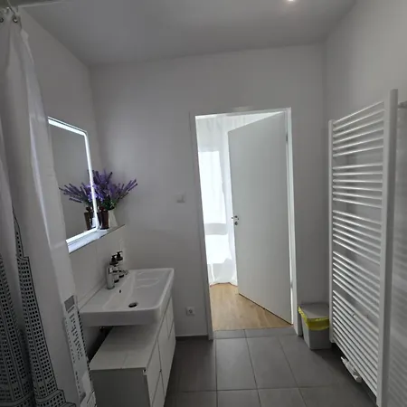 Stilvolle Neubauwohnung Mit Balkon&wlan Ανόβερο