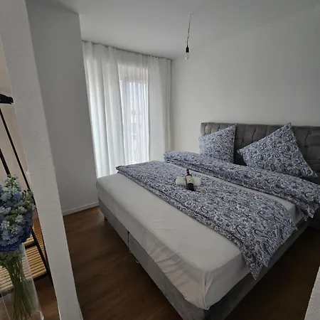 Stilvolle Neubauwohnung Mit Balkon&wlan 公寓