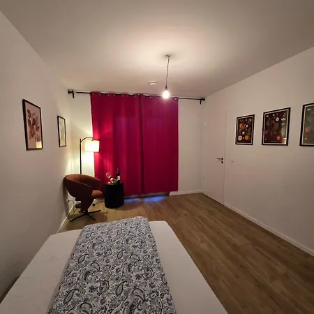 Stilvolle Neubauwohnung Mit Balkon&wlan דירה *